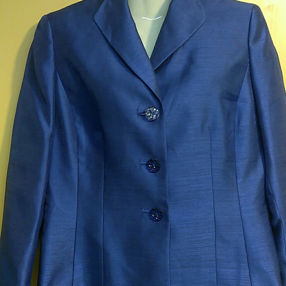 Le suit  ladies Blazer and skirt - Picture 3 of 8